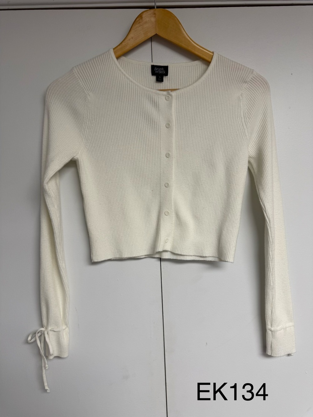 Beverly and Beck Ivory Ribbed Tie Cuff Cropped Cardigan Small